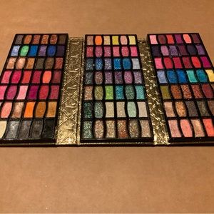 Eye shadow color palette